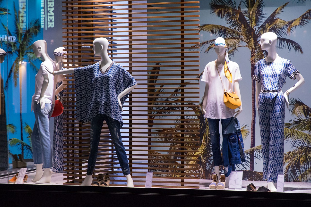 4月校园新款服装，时尚潮流展现青春风采